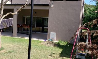 Casa 4 ambientes con pileta en venta - ALQUILADA - Ranelagh