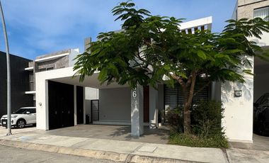 Casa en Venta recámara planta baja Lomas del Dorado