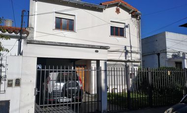 Casa 4 dormitorios, jardín, cochera x 2. Olivos