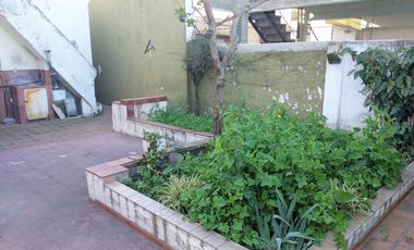 Casa 4 dormitorios, jardín, cochera x 2. Olivos