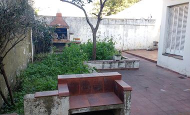 Casa 4 dormitorios, jardín, cochera x 2. Olivos