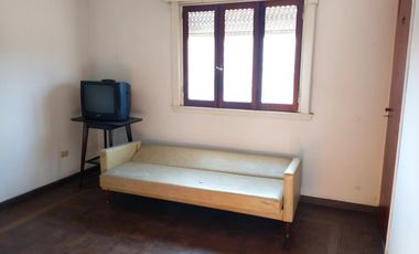 Casa 4 dormitorios, jardín, cochera x 2. Olivos