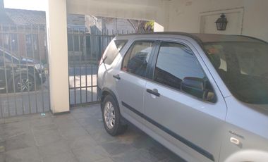 Casa 4 dormitorios, jardín, cochera x 2. Olivos