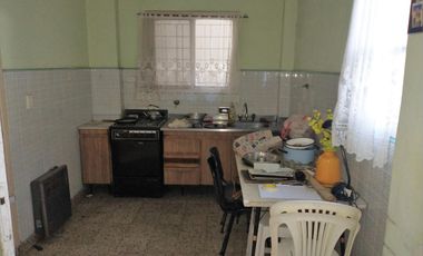 Casa 4 dormitorios, jardín, cochera x 2. Olivos