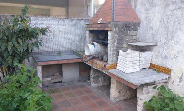 Casa 4 dormitorios, jardín, cochera x 2. Olivos