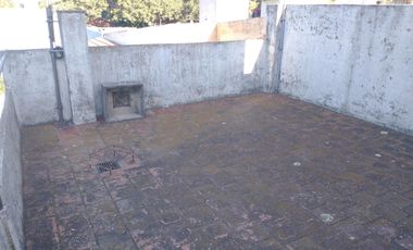 Casa 4 dormitorios, jardín, cochera x 2. Olivos