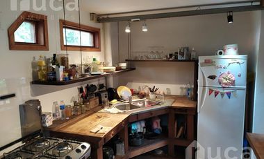 ALQUILER ANUAL | ENCANTADORA CASA de Madera c/Jardin y Pileta | Barrio La Bota
