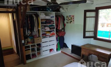 ALQUILER ANUAL | ENCANTADORA CASA de Madera c/Jardin y Pileta | Barrio La Bota