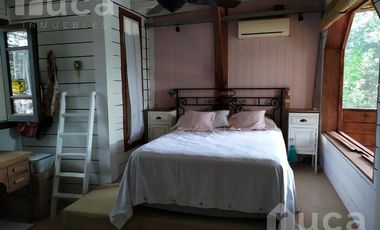 ALQUILER ANUAL | ENCANTADORA CASA de Madera c/Jardin y Pileta | Barrio La Bota