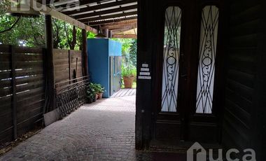 ALQUILER ANUAL | ENCANTADORA CASA de Madera c/Jardin y Pileta | Barrio La Bota