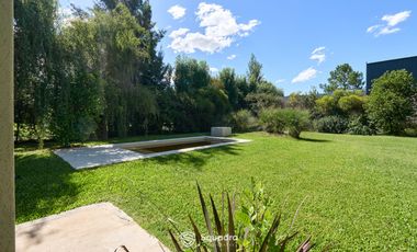 VENTA | ALQUILER - Casa 3 dormitorios, quincho y parrillero  - Kentucky Club de Campo, Funes.