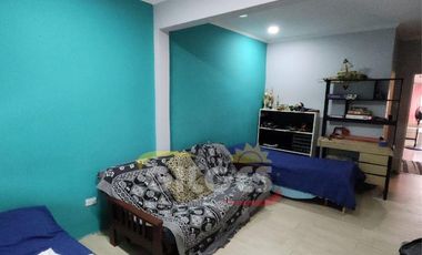 Alquiler de Casa  3 Ambientes en Haedo Muy buen estado - Con Cochera cubierta y Patio