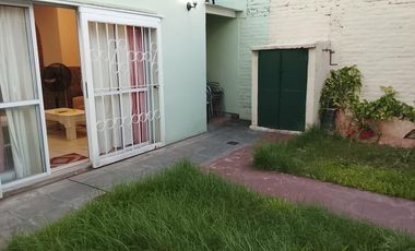 Alquiler de Casa  3 Ambientes en Haedo Muy buen estado - Con Cochera cubierta y Patio
