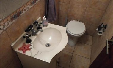 Triplex de 3 amb. 3 dormit, 2 baños, patio con lav y parrilla,entrada para auto