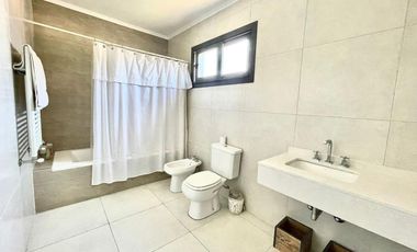 ALQUILER, CASA, PUERTOS DEL LAGO, BARRIO VISTAS, LOTE al 100