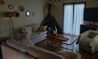 Chalet 5 ambientes con piscina sobre lote de 770 m² – Sierra de los Padres