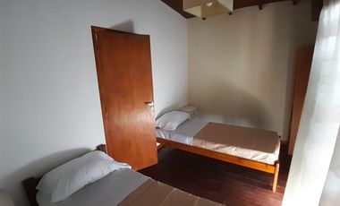 Chalet 5 ambientes con piscina sobre lote de 770 m² – Sierra de los Padres