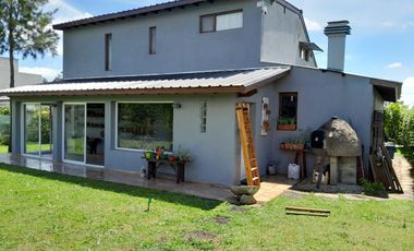 Chalet 5 ambientes con piscina sobre lote de 770 m² – Sierra de los Padres
