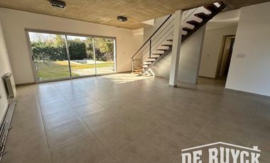 Casa 4 ambientes en Las Acacias, Hudson