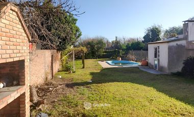 VENTA | PERMUTA - Casa de 3 dormitorios con cochera, patio, parrillero y pileta - Gálvez.