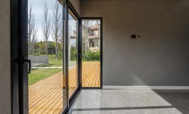 CASA EN VENTA EN COSTA ESMERALDA, BARRIO RESIDENCIAL I LOTE 653, 4 AMBIENTES