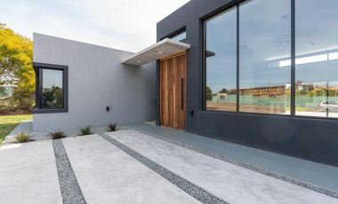CASA EN VENTA EN COSTA ESMERALDA, BARRIO RESIDENCIAL I LOTE 653, 4 AMBIENTES