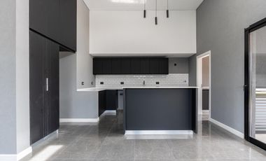 CASA EN VENTA EN COSTA ESMERALDA, BARRIO RESIDENCIAL I LOTE 653, 4 AMBIENTES