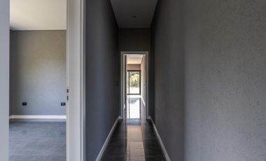 CASA EN VENTA EN COSTA ESMERALDA, BARRIO RESIDENCIAL I LOTE 653, 4 AMBIENTES