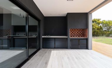 CASA EN VENTA EN COSTA ESMERALDA, BARRIO RESIDENCIAL I LOTE 653, 4 AMBIENTES