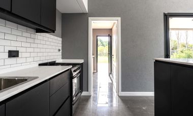 CASA EN VENTA EN COSTA ESMERALDA, BARRIO RESIDENCIAL I LOTE 653, 4 AMBIENTES