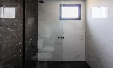 CASA EN VENTA EN COSTA ESMERALDA, BARRIO RESIDENCIAL I LOTE 653, 4 AMBIENTES