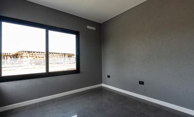 CASA EN VENTA EN COSTA ESMERALDA, BARRIO RESIDENCIAL I LOTE 653, 4 AMBIENTES