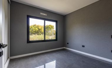 CASA EN VENTA EN COSTA ESMERALDA, BARRIO RESIDENCIAL I LOTE 653, 4 AMBIENTES