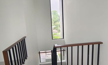 Sewa Rumah Baru Siap Huni di District 9 Citraland Utama