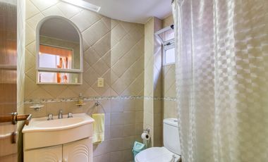 VENTA CASA ACASSUSO 6 AMBIENTES CON DEPENDENCIA, JARDIN, QUINCHO Y PILETA