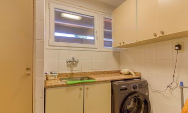 VENTA CASA ACASSUSO 6 AMBIENTES CON DEPENDENCIA, JARDIN, QUINCHO Y PILETA