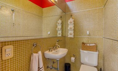 VENTA CASA ACASSUSO 6 AMBIENTES CON DEPENDENCIA, JARDIN, QUINCHO Y PILETA