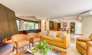 VENTA CASA ACASSUSO 6 AMBIENTES CON DEPENDENCIA, JARDIN, QUINCHO Y PILETA