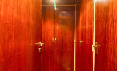 VENTA CASA ACASSUSO 6 AMBIENTES CON DEPENDENCIA, JARDIN, QUINCHO Y PILETA