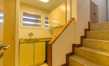 VENTA CASA ACASSUSO 6 AMBIENTES CON DEPENDENCIA, JARDIN, QUINCHO Y PILETA