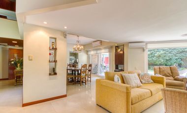 VENTA CASA ACASSUSO 6 AMBIENTES CON DEPENDENCIA, JARDIN, QUINCHO Y PILETA