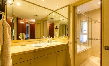 VENTA CASA ACASSUSO 6 AMBIENTES CON DEPENDENCIA, JARDIN, QUINCHO Y PILETA