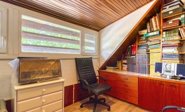 VENTA CASA ACASSUSO 6 AMBIENTES CON DEPENDENCIA, JARDIN, QUINCHO Y PILETA