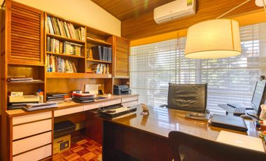 VENTA CASA ACASSUSO 6 AMBIENTES CON DEPENDENCIA, JARDIN, QUINCHO Y PILETA