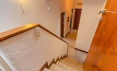 VENTA CASA ACASSUSO 6 AMBIENTES CON DEPENDENCIA, JARDIN, QUINCHO Y PILETA