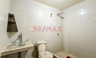 Oportunidad Única – Casa De 3 Niveles En San Juan De Lurigancho -Precio: $350,000