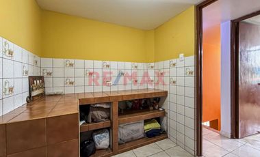 Oportunidad Única – Casa De 3 Niveles En San Juan De Lurigancho -Precio: $350,000