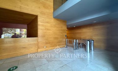 Oficina habilitada con insuperable ubicación en Nueva Costanera 0,45 UF x m2