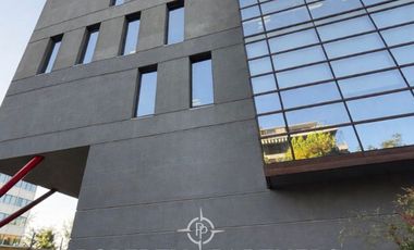 Oficina habilitada con insuperable ubicación en Nueva Costanera 0,45 UF x m2