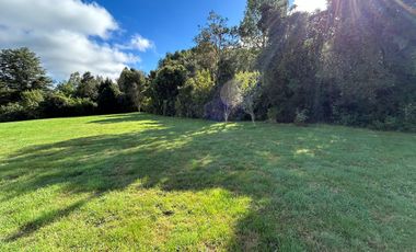 Preciosa parcela en sector Las Lomas de Puerto Varas con gran conectividad y agua